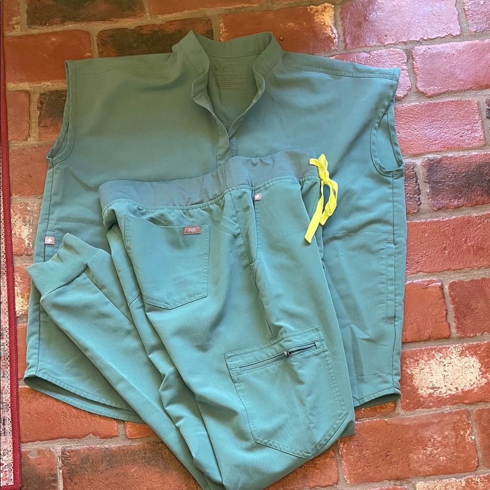 Figs Teal Scrub Set with Bright Yellow Tie